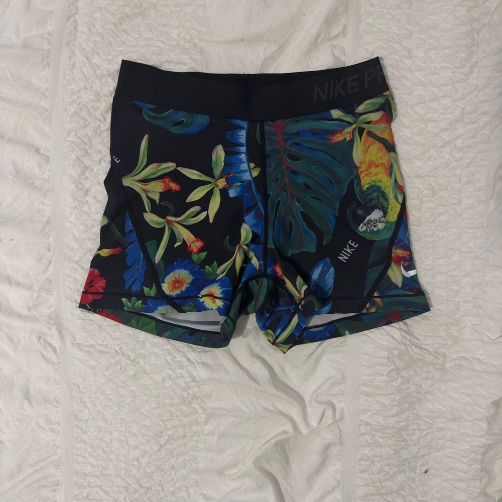 Nike Women’s Floral/Jungle biker shorts